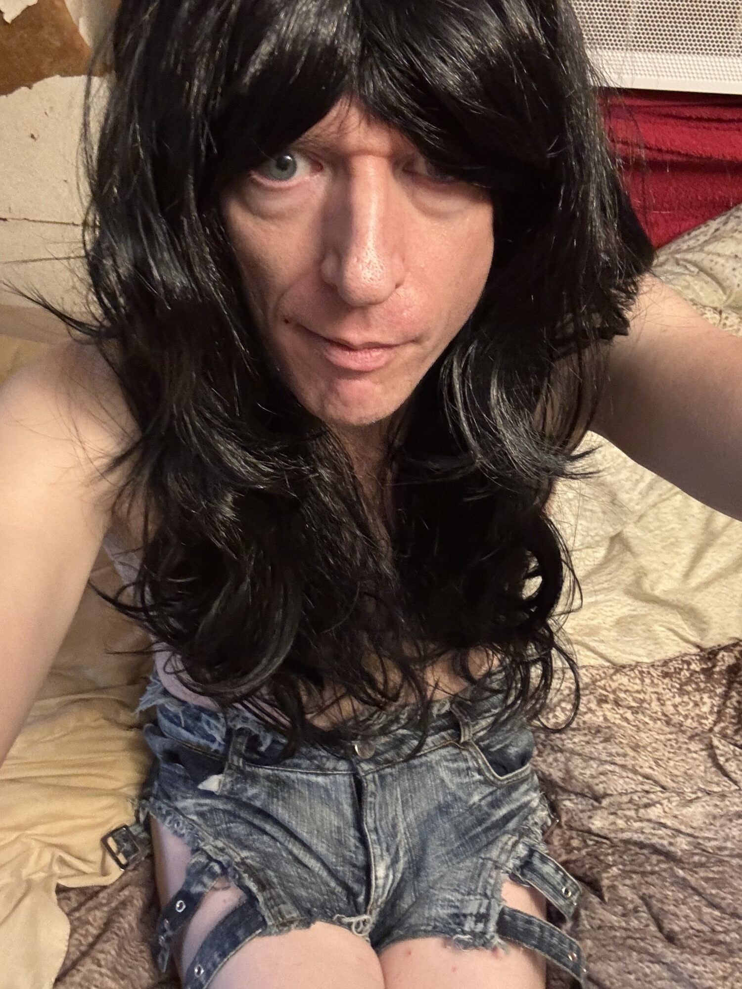 Shemale7207 showing off ass