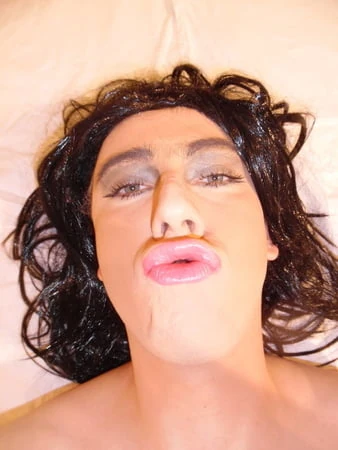 Sikilmek için crossdressing yapan erkek