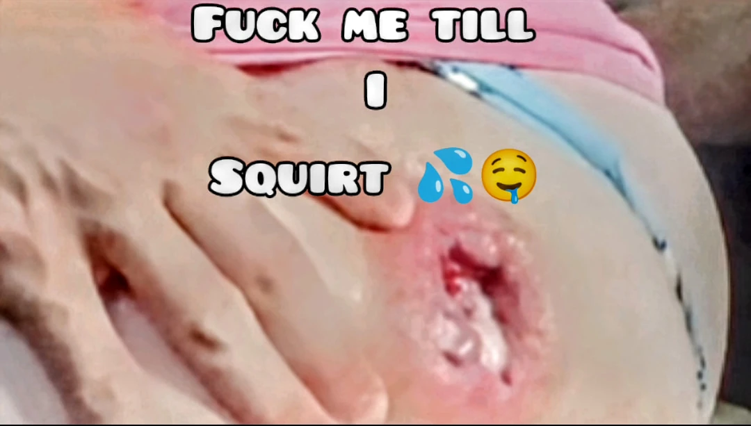 Sıkı küçük göt deliğimi kırmaya çalışırken izle 