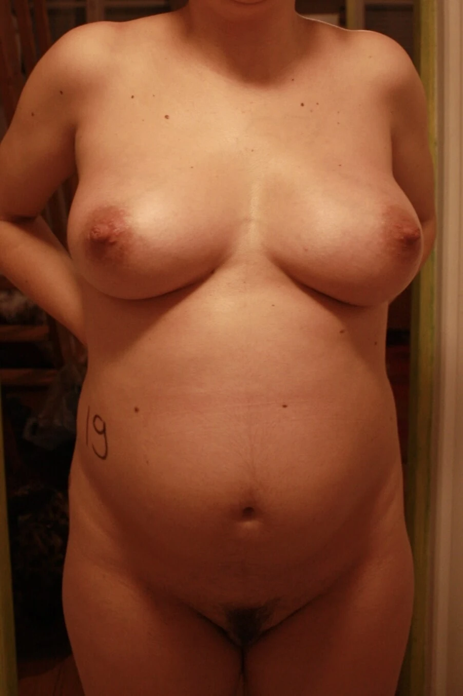 Want to discover more about this amazing pregnant girl ?