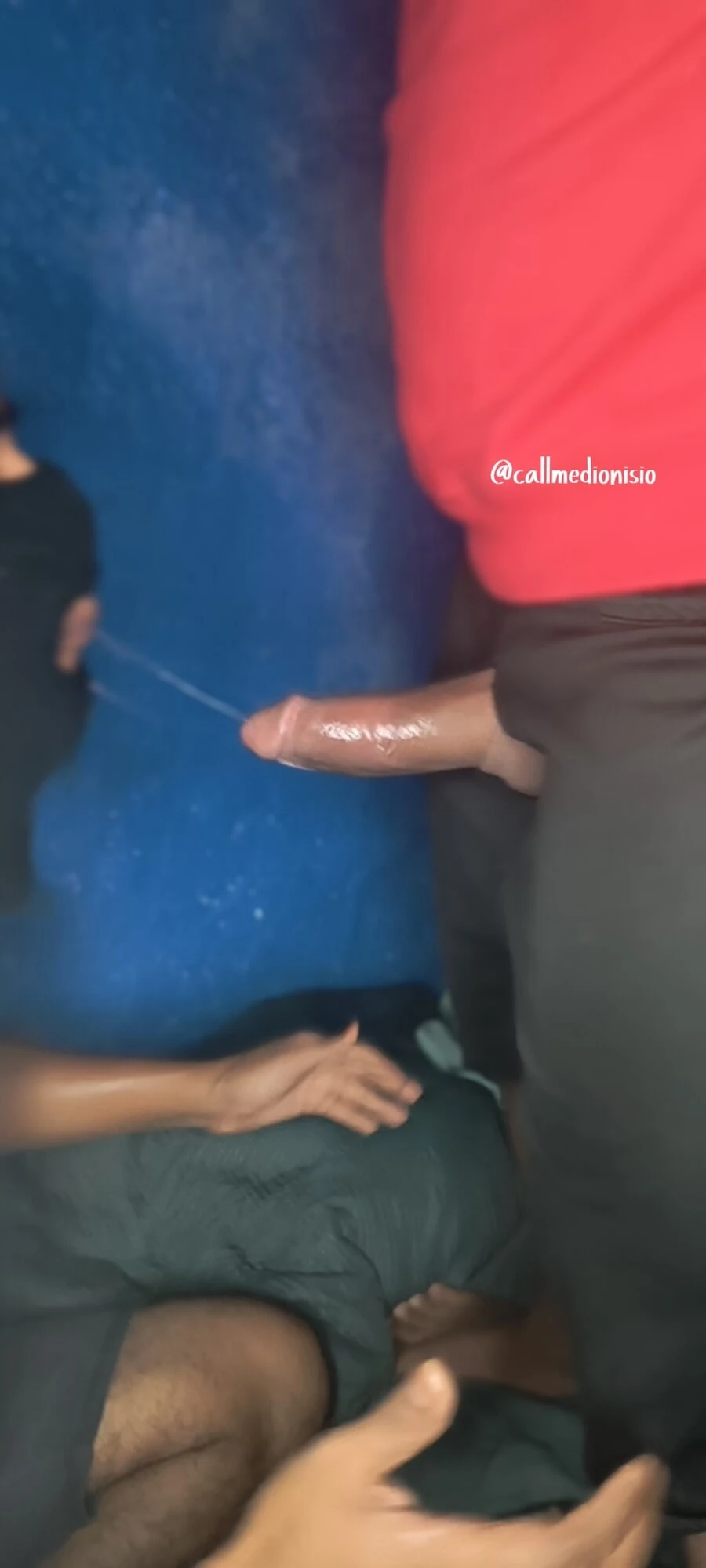 Kalın yaraklı vücut geliştirmeci baba