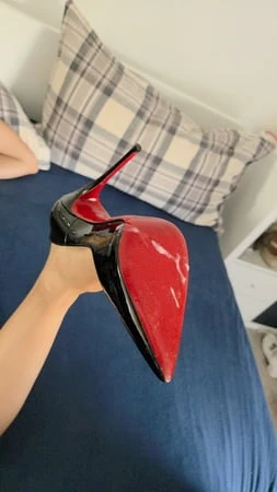 Günlük rahatlama için rahat topuklu ayakkabılar