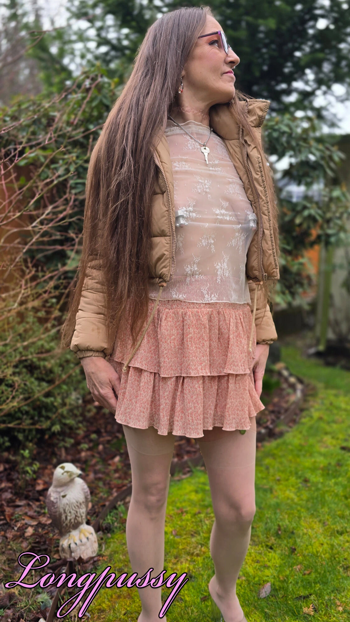 Longpussy. Göğüslerim dolgun gömleklere bayılıyor!