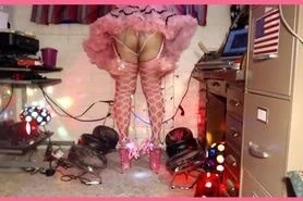 Шлюховатые наряды носить для соблазнения большой черный член скала жестко для спермы.