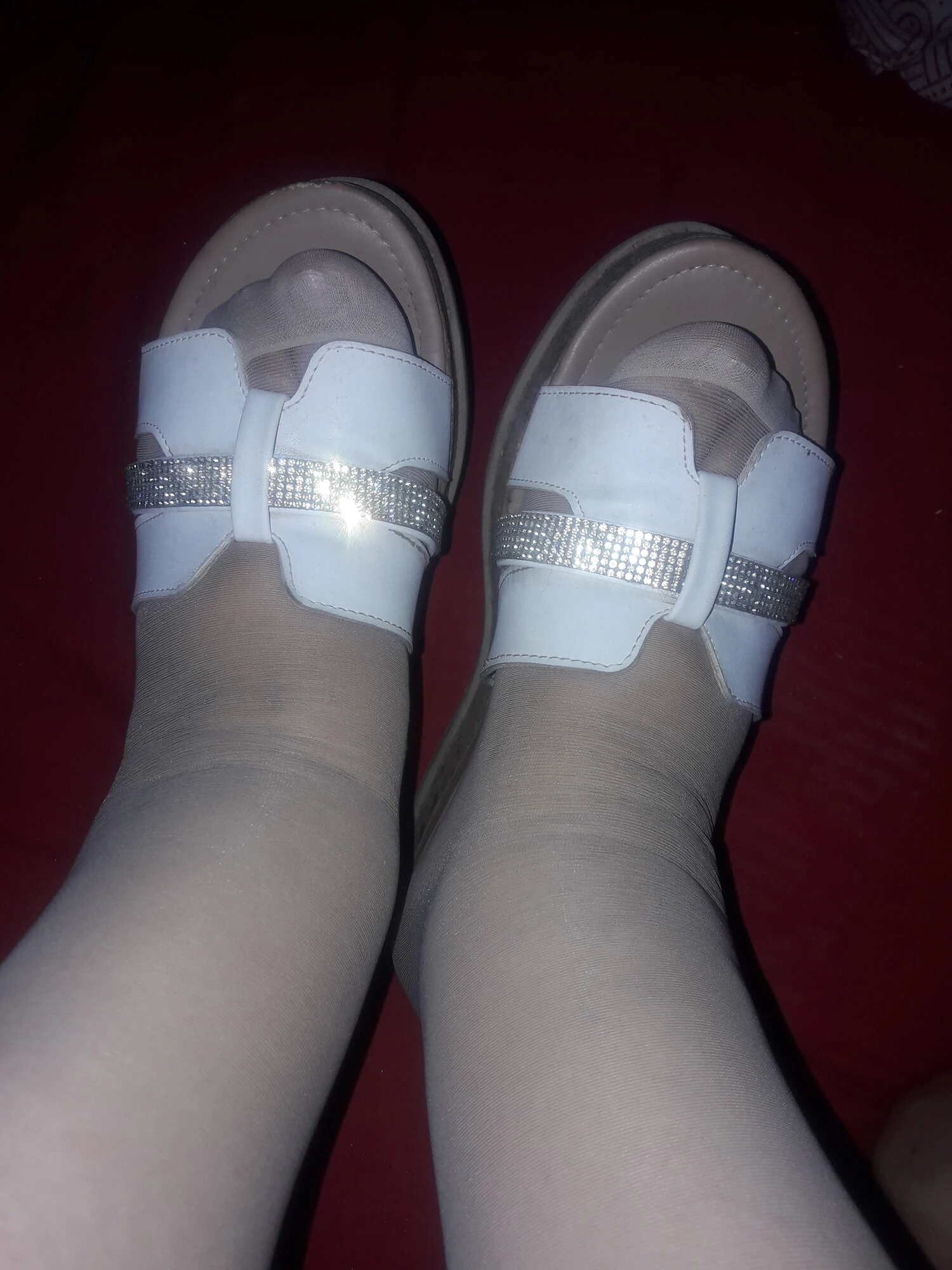 Mis pantimedias y sandalias