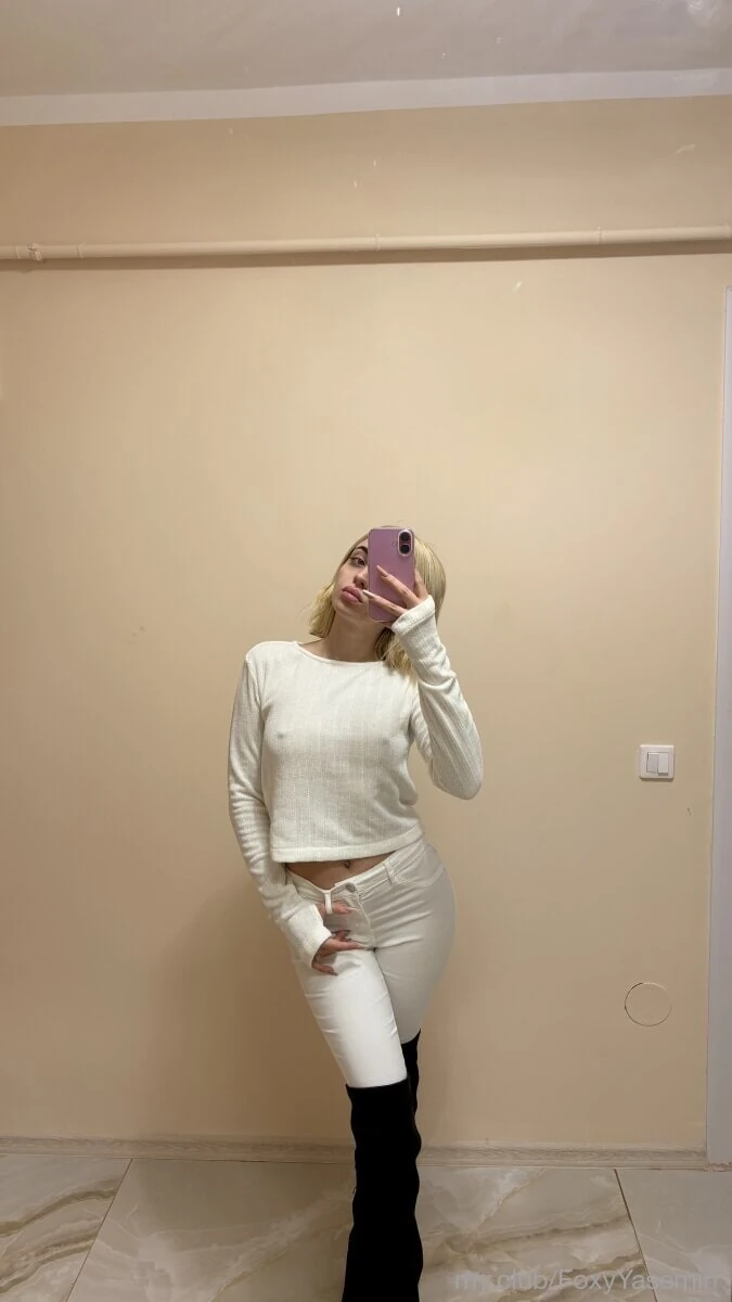 Free Yasemin Photos