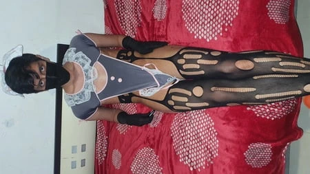 Femboy hizmetçisi hizmetinizde