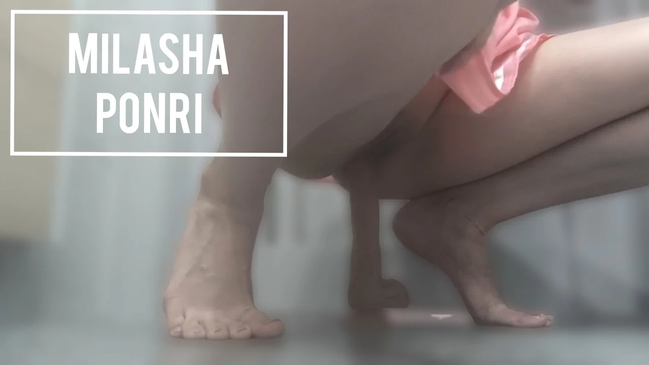 Sevimli vücudum. Bir süre dildoyla oynadım