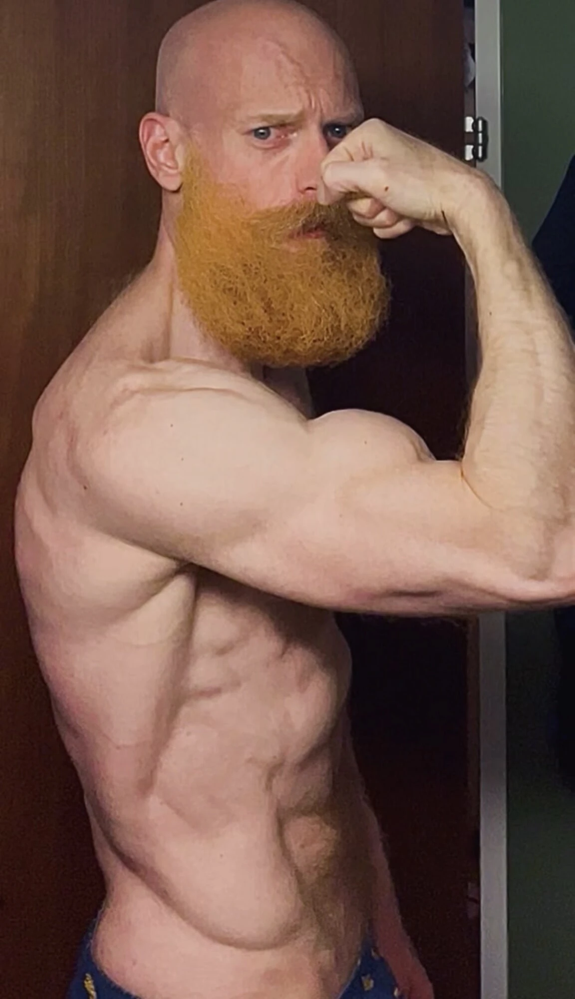 Ginger Daddy antrenmandan sonra mastürbasyon yapıyor