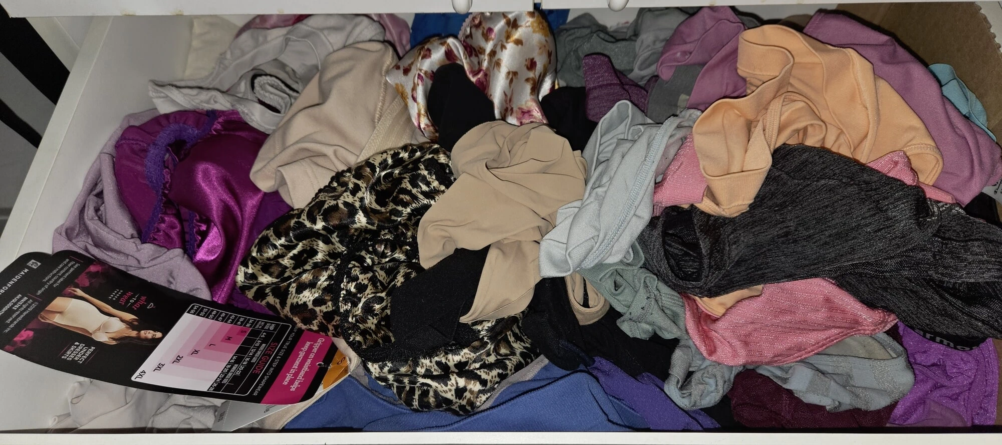 ORTA YAŞLı SEKSI KADıNıN KÜLOT ÇIZMESI 🔥 