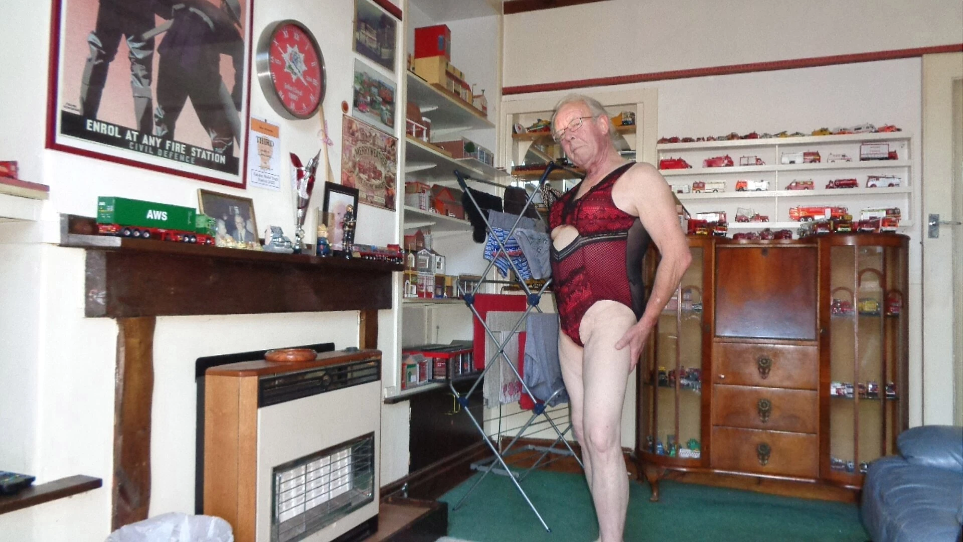 Вечеринка с трусиками и боди-костюмами в Joanne