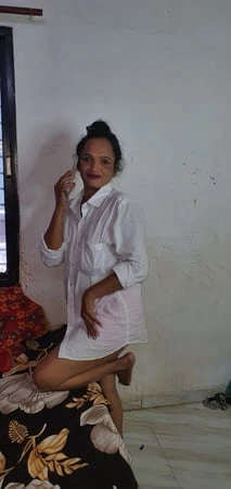 İç çamaşırı, ayna, desi orta yaşlı seksi kadın