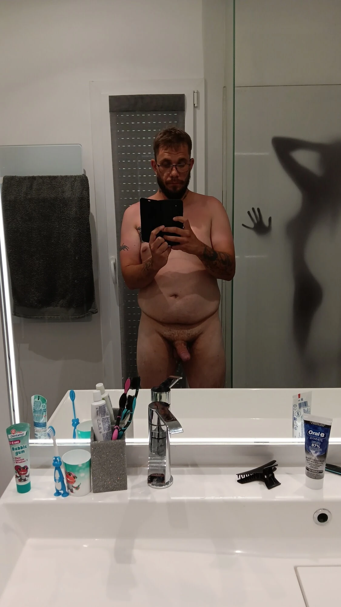 женщину-собаку принять