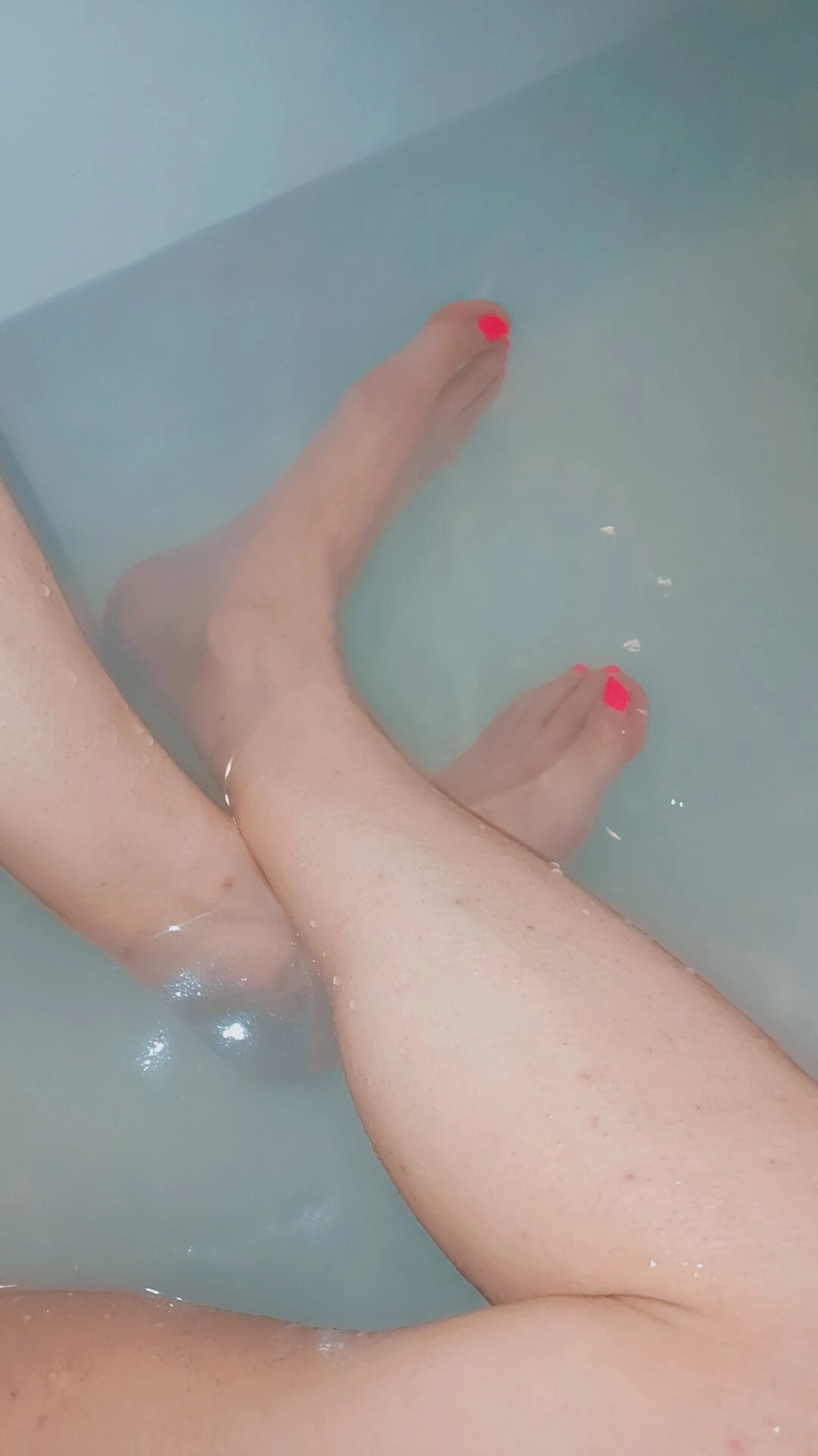 Ongles roses pieds ve bite 