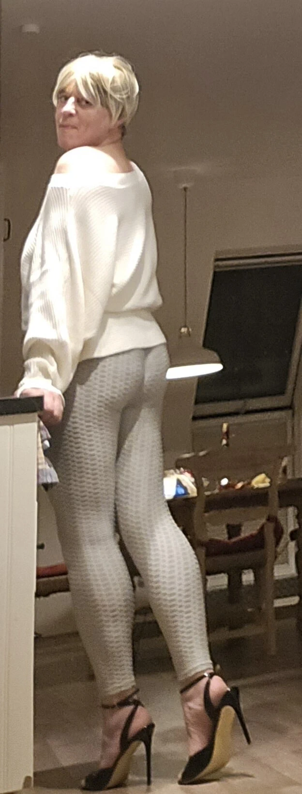 Hintli yarak için dizlerinin üstünde zayıf