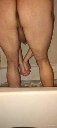 Behin içinde inanılmaz çıplak tam yayılmış açık göt deliği fotoğrafları