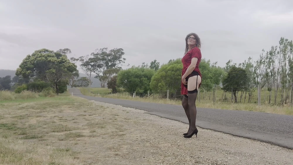 Travesti yol gezisi - kırmızı elbise
