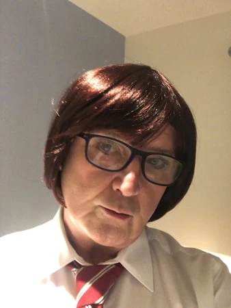 Travesti rol yapma okulu üniforması 