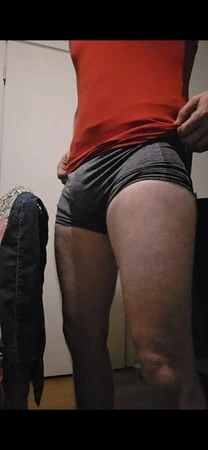 Büyük götlü külotlu sikli travesti kadın