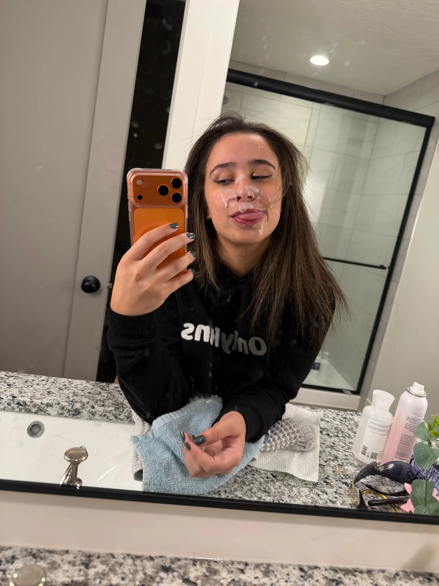 Dominikli genç kızın yüzüne boşalma selfiesi