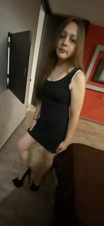 Yüksek topuklu güzel ve seksi angy 