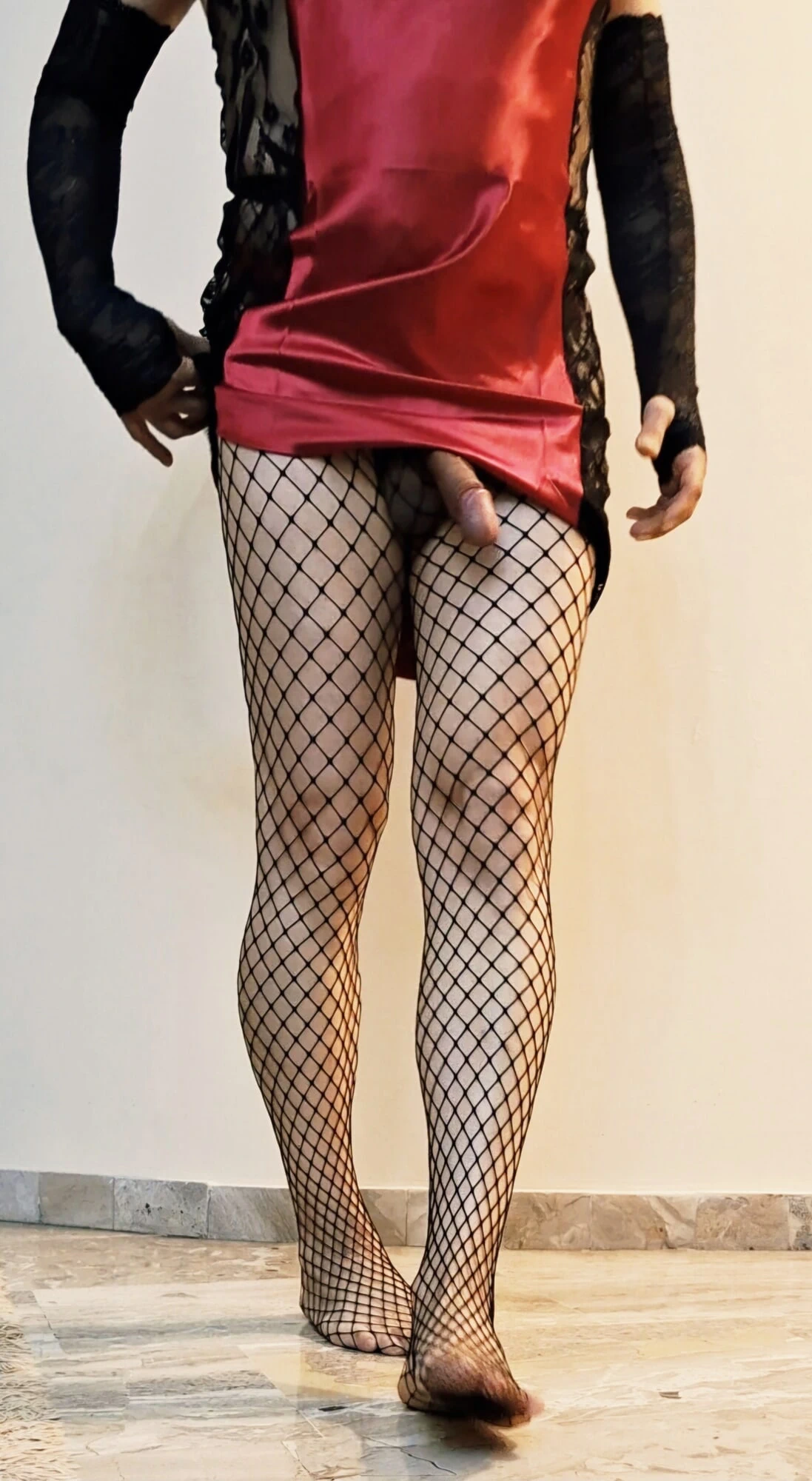 Saten, topuklu ayakkabılar ve aşka hazır..