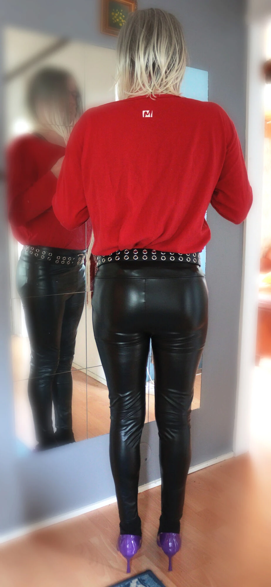 Я в сексуальных кожаных штанах