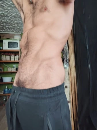 Adam kendini seviyor