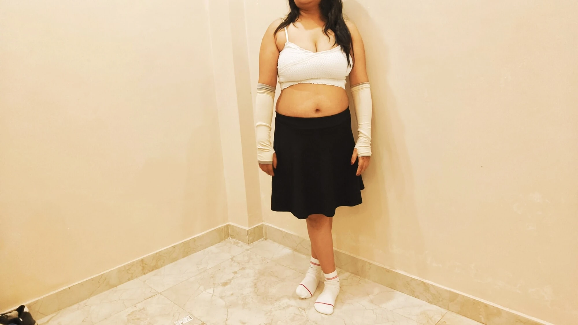 Hintli bakire köylü kız okul arkadaşı tarafından sikiliyor