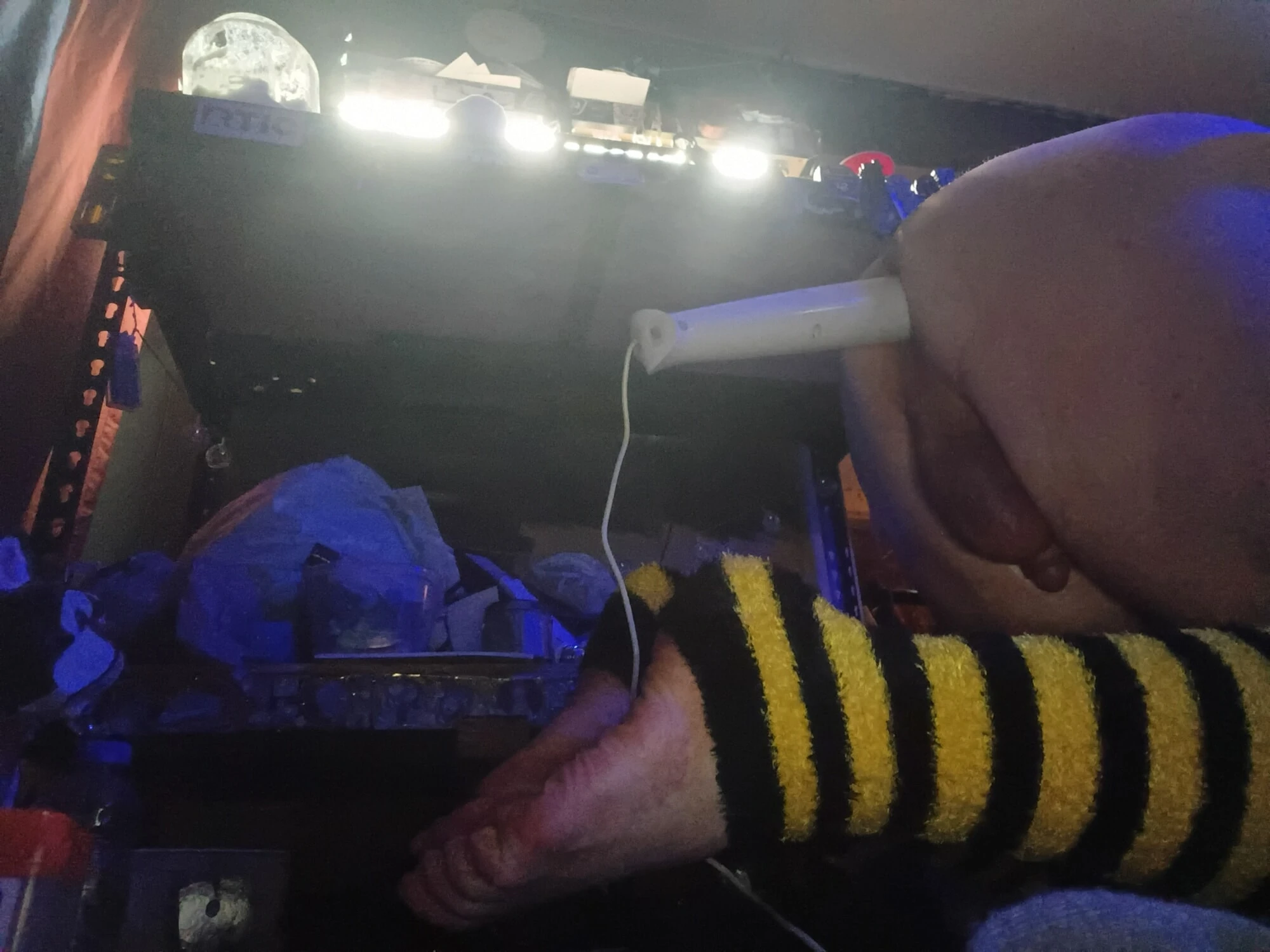 Жопа и ступни шлюшки