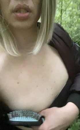 Halka açık trans fahişe