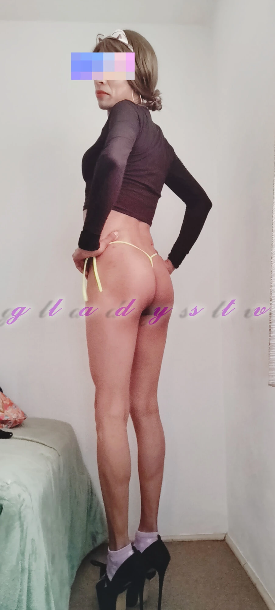 Travesti en tacones altos #3