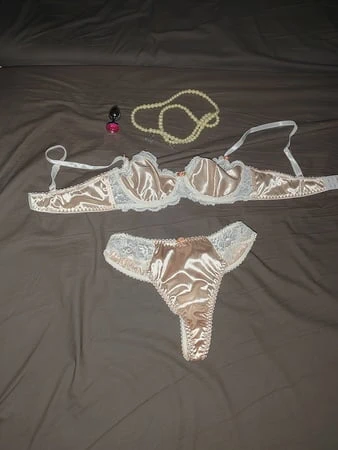 Evli kadının kıyafetleri