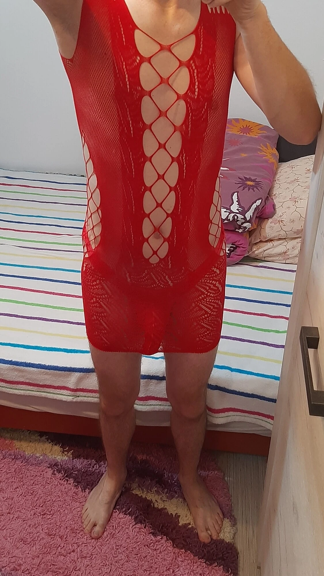 Kırmızı kıyafetli seksi
