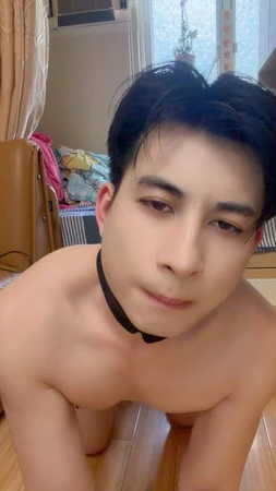 Hong Konglu adam selfie çekiyor ve kendine işkence ediyor