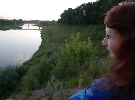 Soğuk bir akşamda Vazuza Nehri köprüsünde