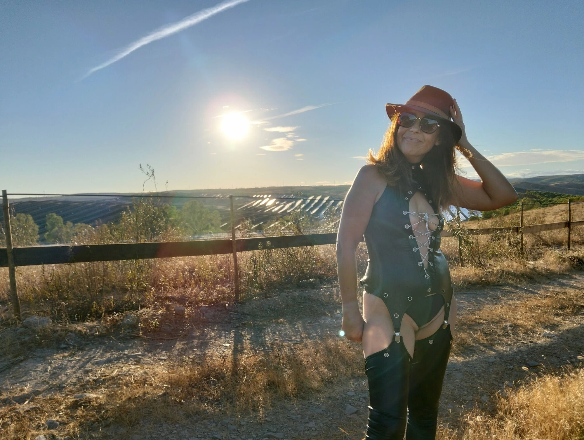 KARıM ÇIFTLIĞIN ETRAFıNDA YÜRÜYOR