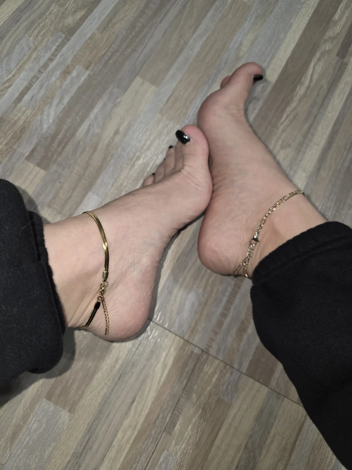 Güzel boyalı tırnaklar