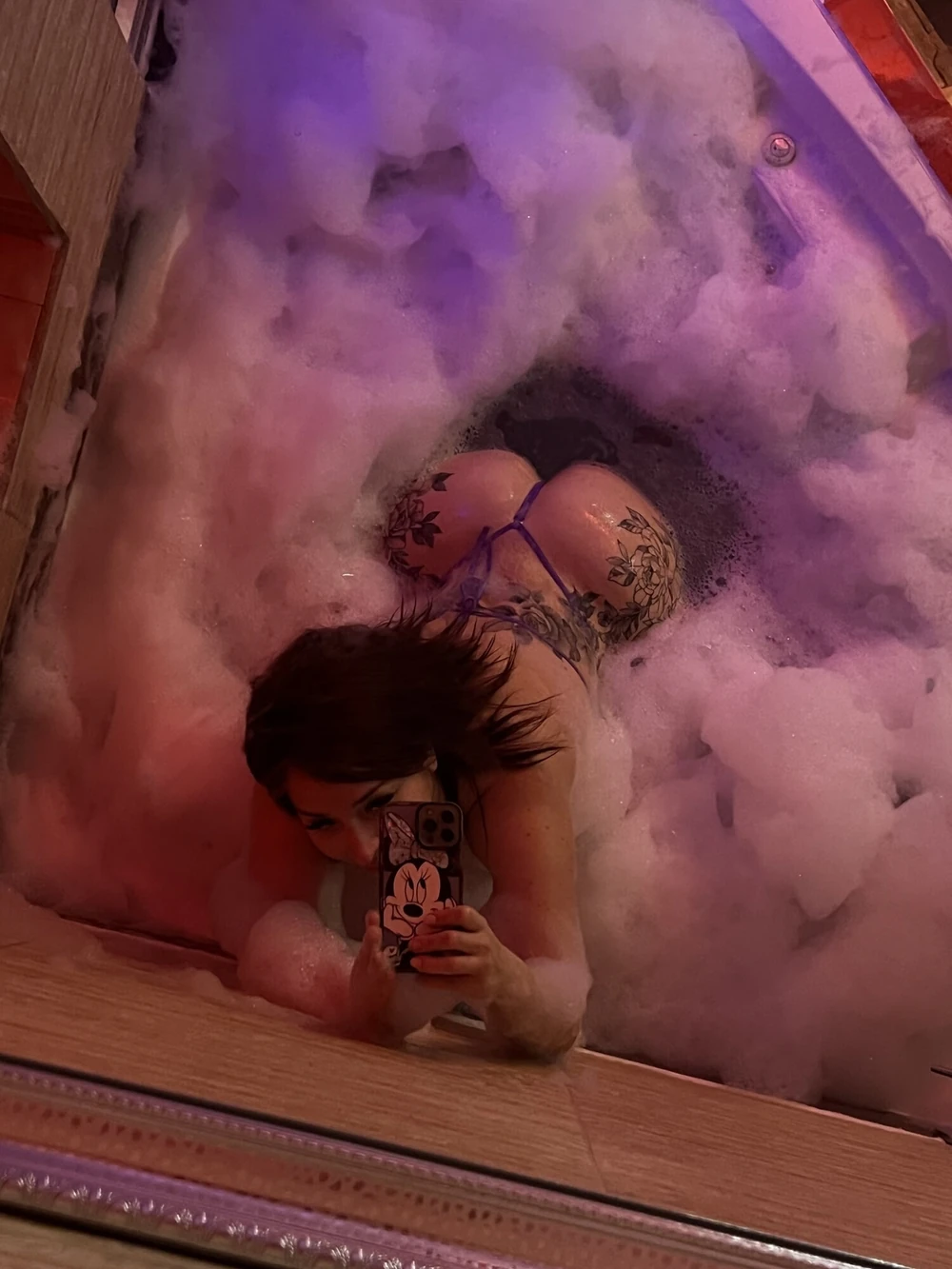 Esposa latina follada en el jacuzzi