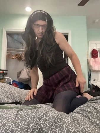 Travesti kız öğrenci kıyafeti 