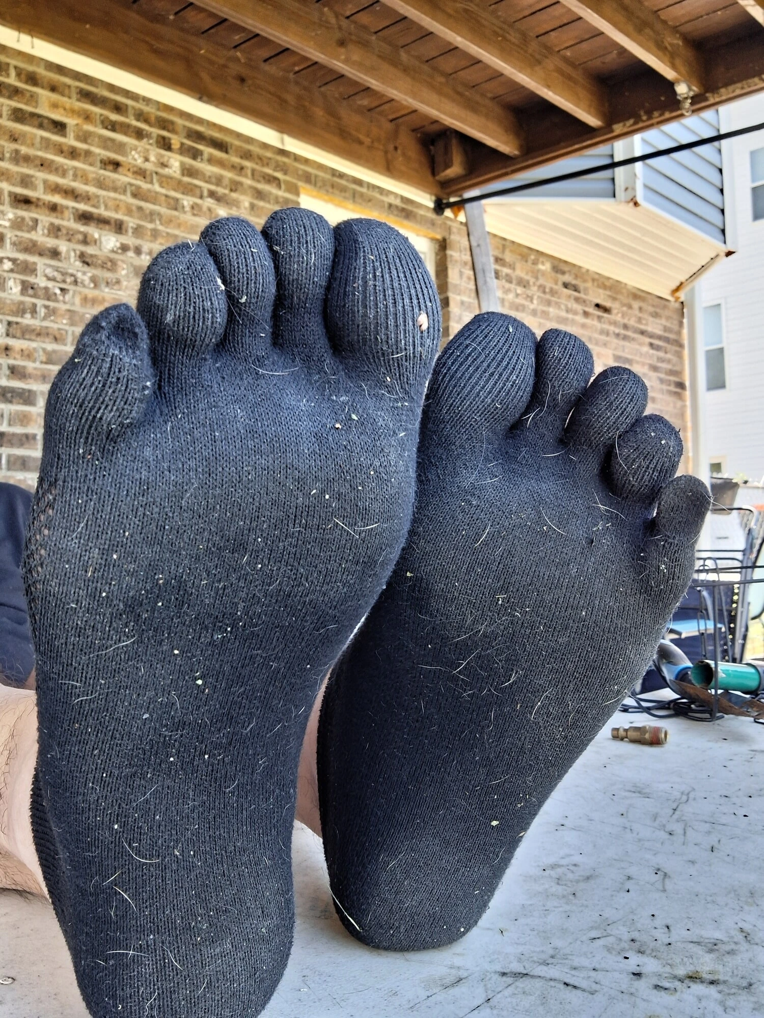 Siyah ayak ayak çoraplı ayaklarım