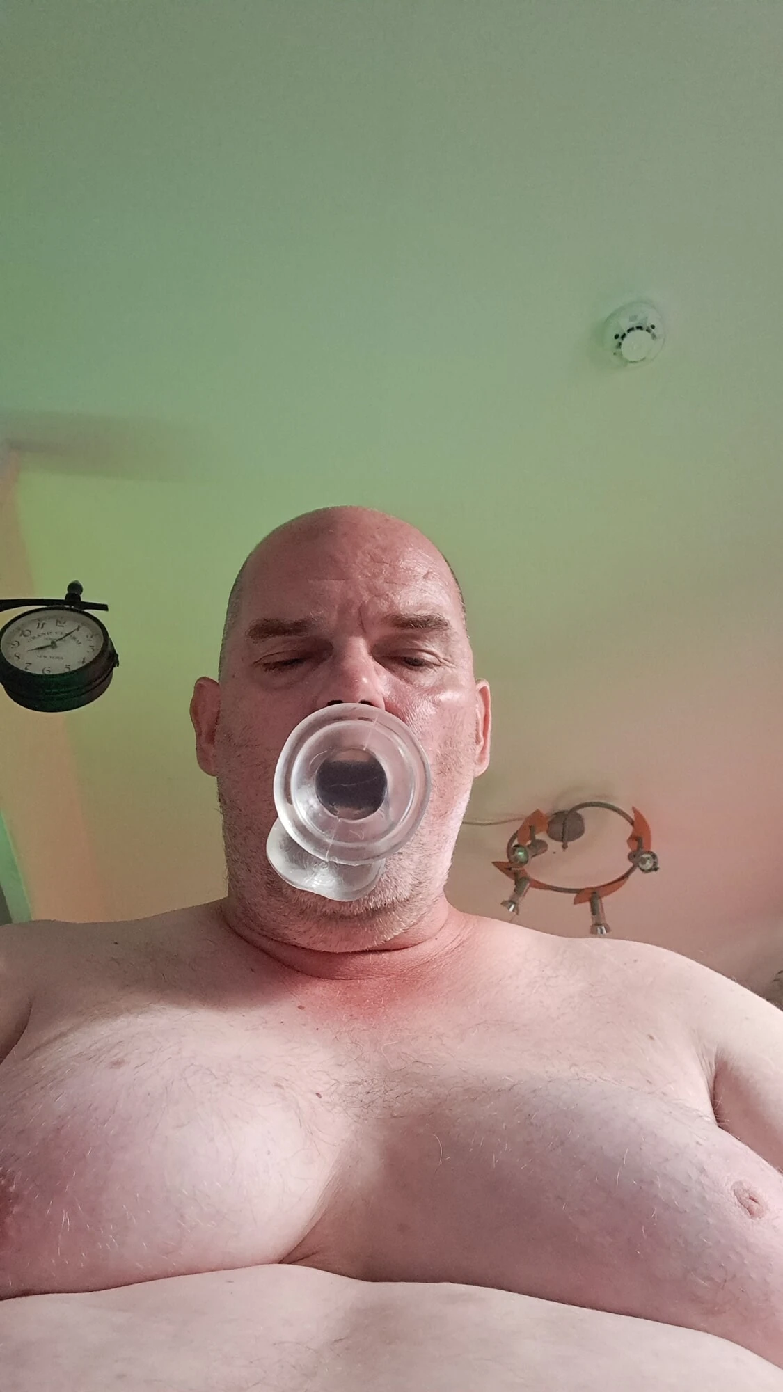 Dildo lutschen am abend
