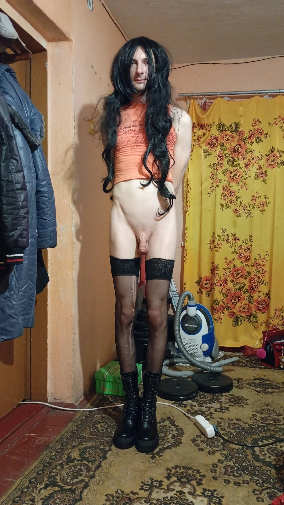 Алиса в комнате