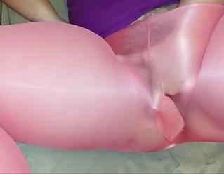 Külotlu çorap taytın içinden amına parmak atıyor