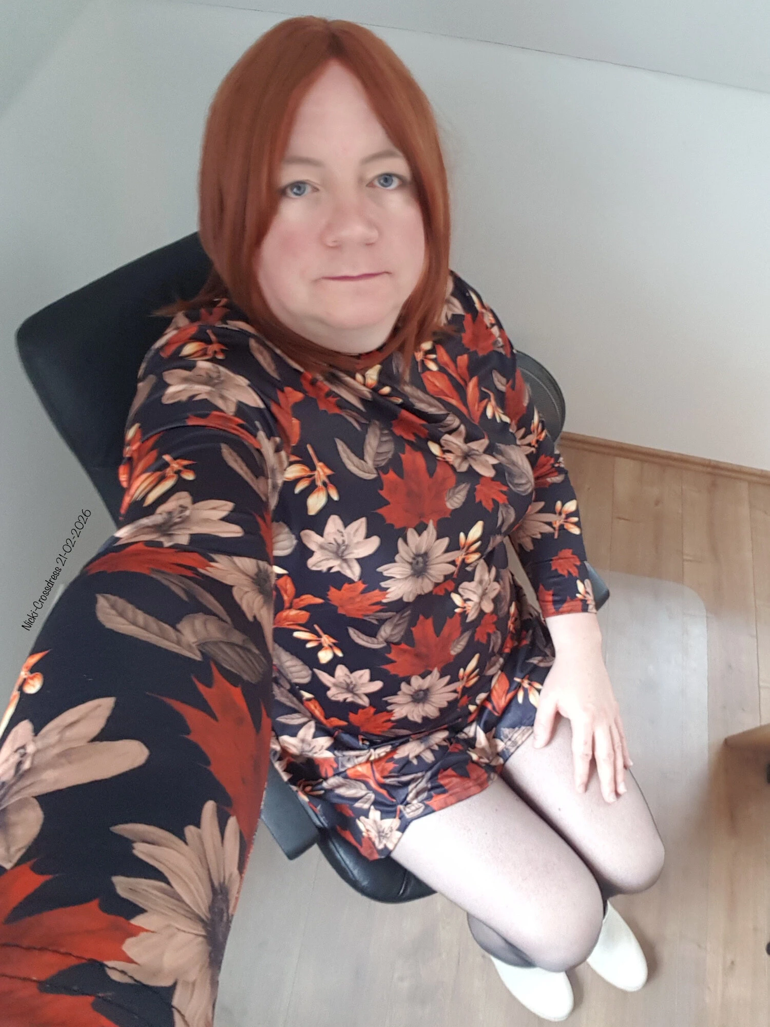 Nicki-crossdress güzel elbise ve çorap 