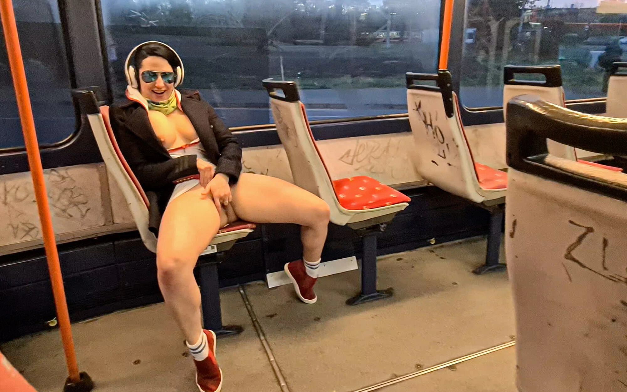 Halka açık Dada Deville'de rastgele çıplak fotoğraflarım