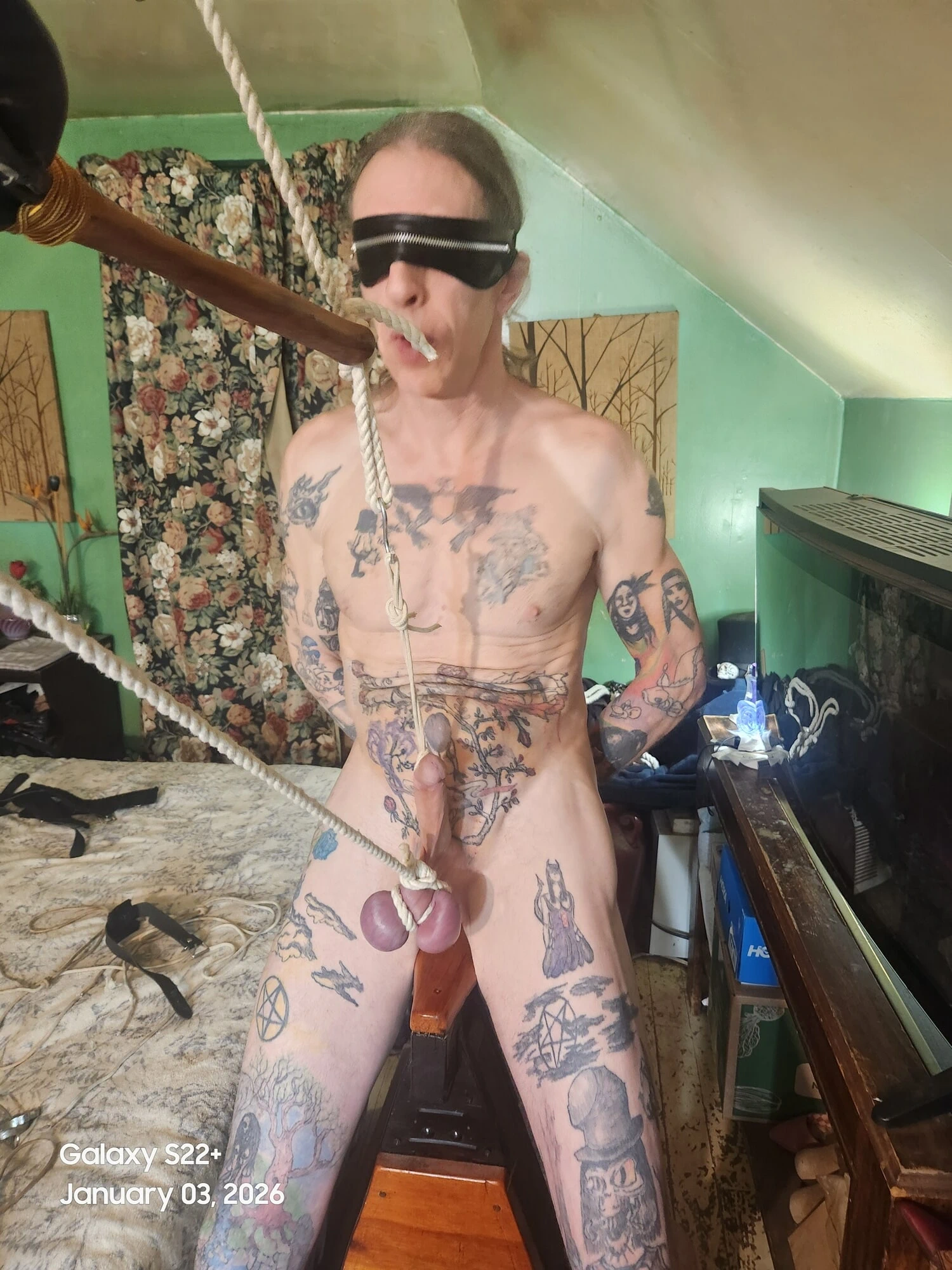 Goode Girl kocasıyla daha fazla iple oynuyor