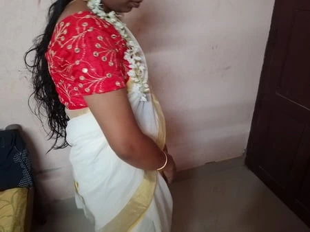 Kerala güzel memeli kız 