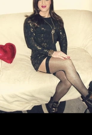 Lisa giyinmiş