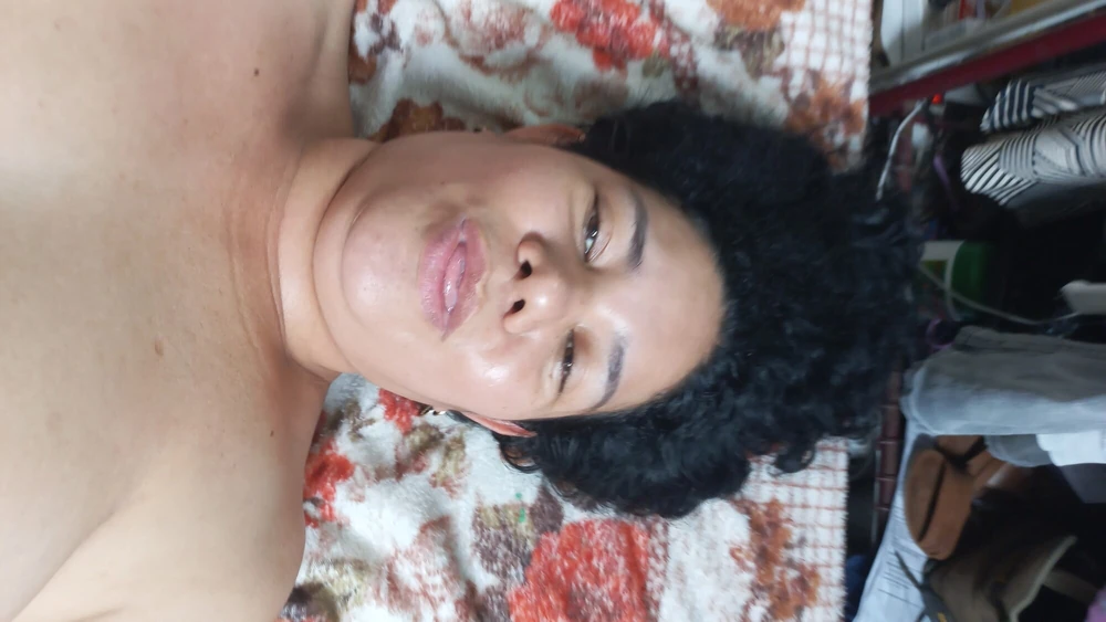 Esposa tetona en lenceria roja #2